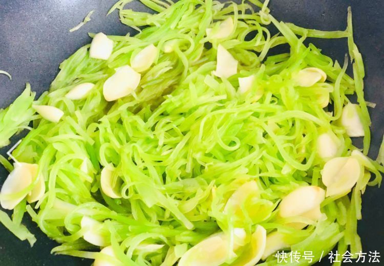 冬天宁可少吃肉，也要多食此菜，排出毒素，润