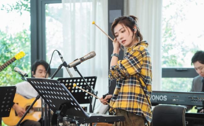  简单|《姐姐的爱乐之程》收视一路下跌，首播即败北，原因很简单