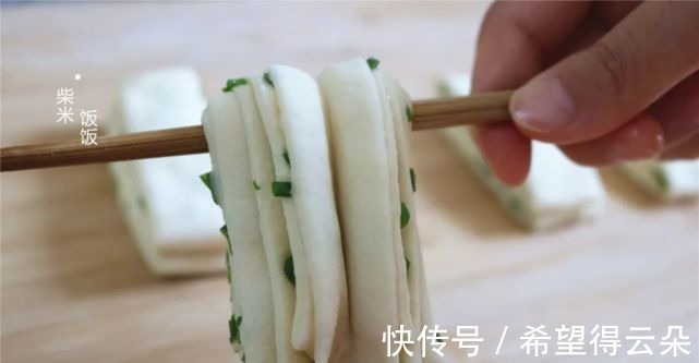 好吃|做花卷，这个方法很简单，筷子一拧一压，层次分明，香软好吃！