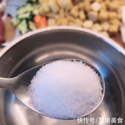  正宗地道的拌豆腐泡做法，速来围观