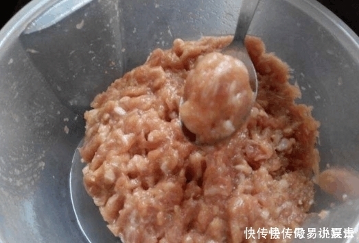  你们煮肉丸都是直接下锅难怪肉发柴口感差,正确方法在这