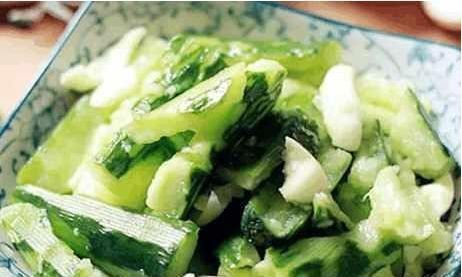 饭店里拍黄瓜为什么那么香，大厨的诀窍在这！