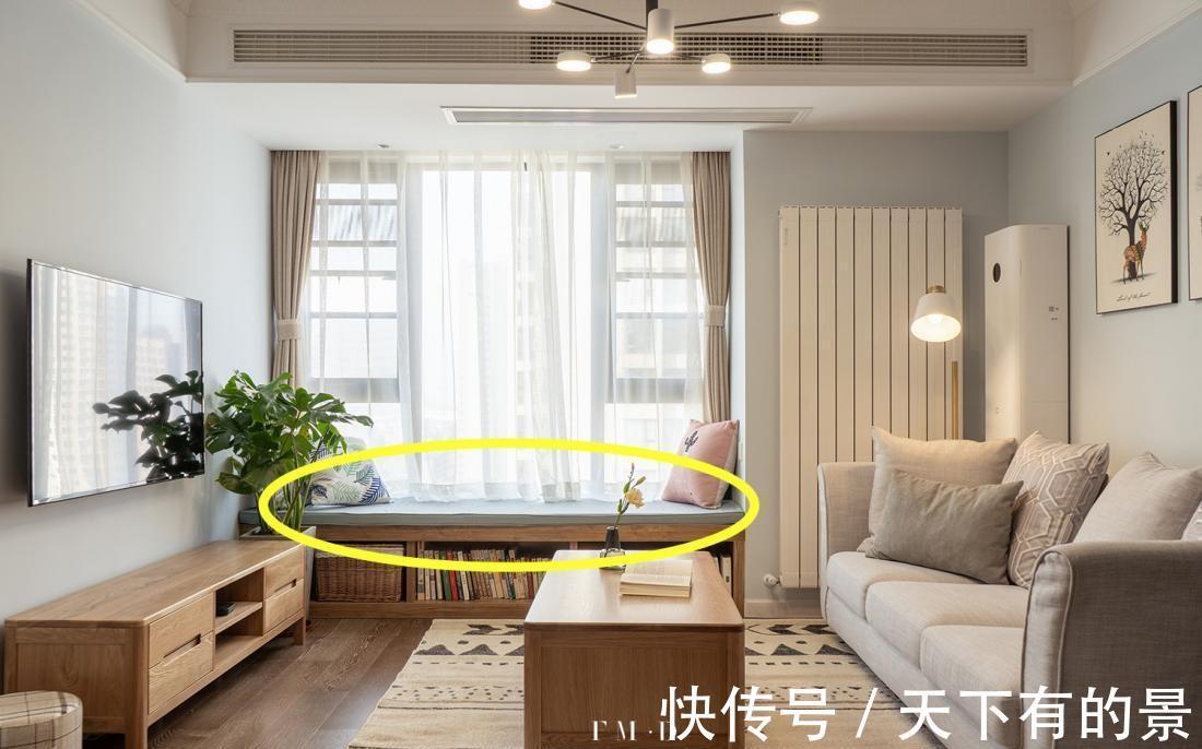 小户型|沙发用不到不如扔了，靠墙打柜子，中间掏“洞”变飘窗，能坐能躺