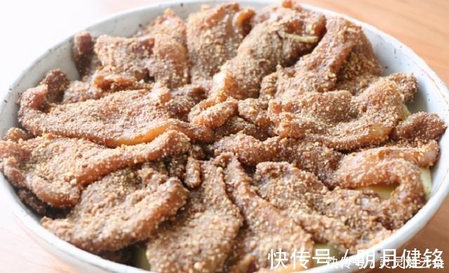 完事|鸡胸肉还能这么吃,不加一滴油,上锅一蒸就完事,健康美味两不误