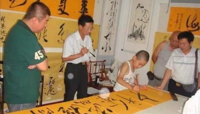 神童|何世龙,从书法神童,到直播买字,为什么那么多“伤仲永”