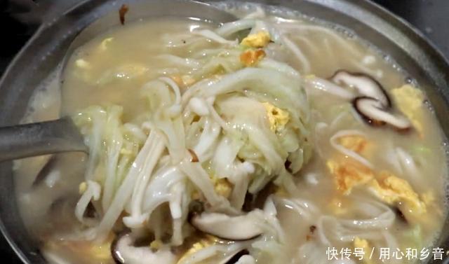 奶白|冬天,遇到此汤要多喝,5块钱做一锅,汤汁奶白又鲜美,太好喝了