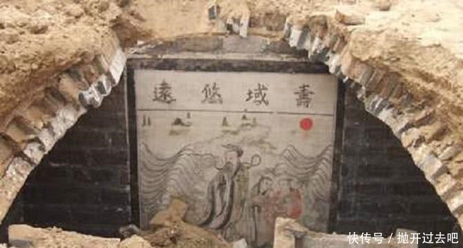 盗墓贼|墓门前载有此树,盗墓贼转头就走,不会挖一块土!