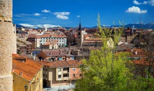 塞哥维亚古罗马输水道，大概建于公元50年前后，迄今完好