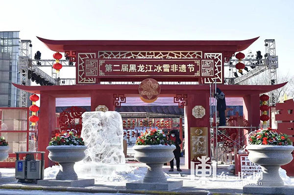 中央大街|雪蘑菇屋 东北十八怪冰雕亮相中央大街红灯似火迎新年