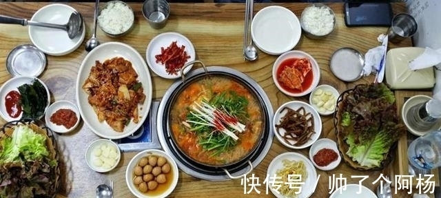 一顿饭|在韩国的中国婆婆做了一顿饭, 引起轰动 主持人: 中国人都这么吃?