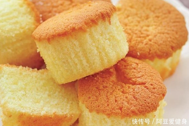 一滴水|最简单蛋糕做法一搅一拌两步出锅,不加一滴水和油,全家抢着吃