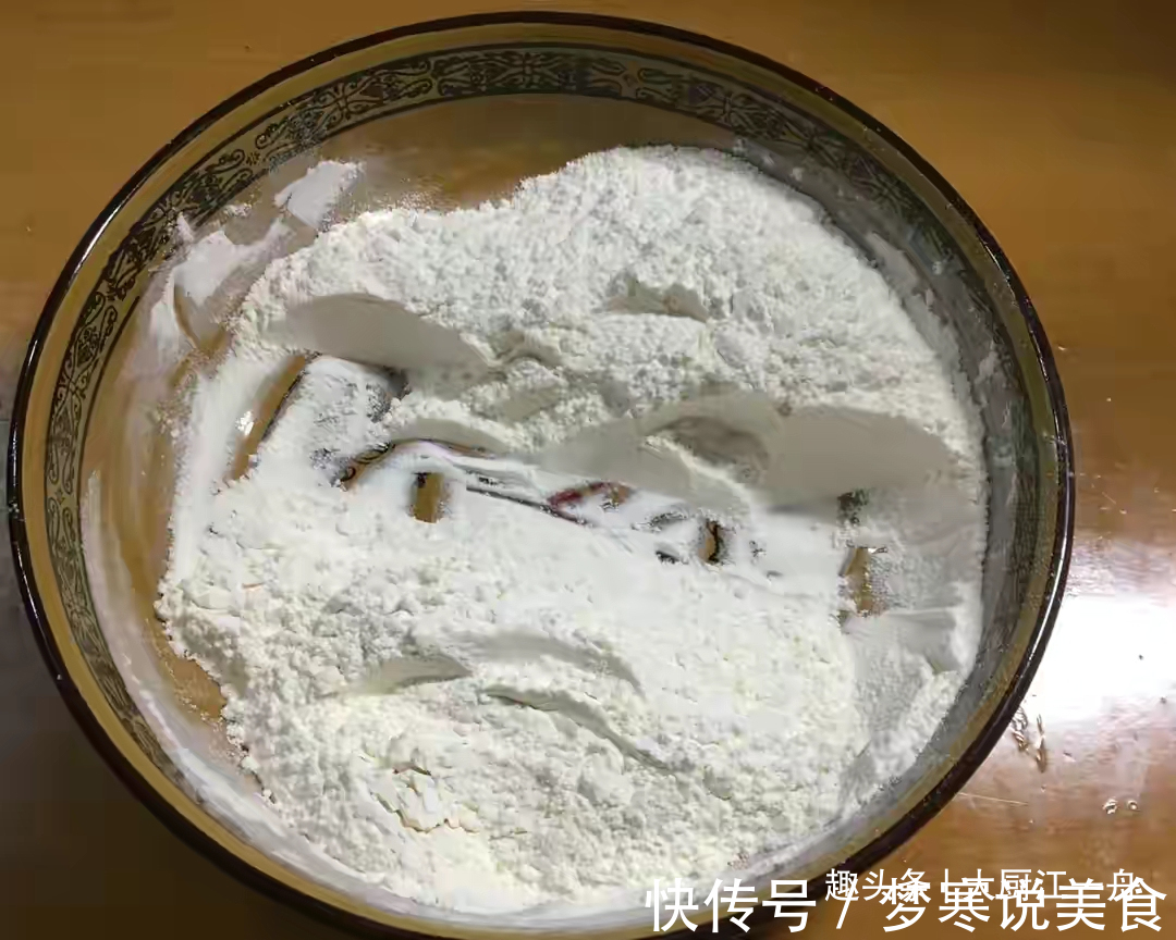 怎样烙饼才能不硬关键在于和面，面点师教你1招，凉了也不硬