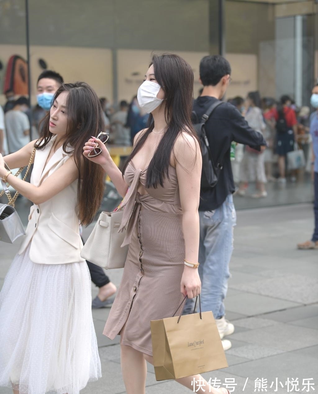 裙装 大姐姐的别致裙装，时尚又有气质，一件解决穿搭问题！