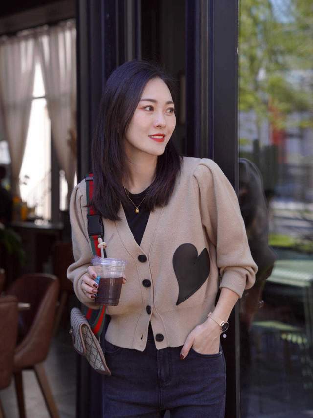 打开方式|秋天正确的打开方式,针织衫的温柔少不了,可以尝试这样搭超好看