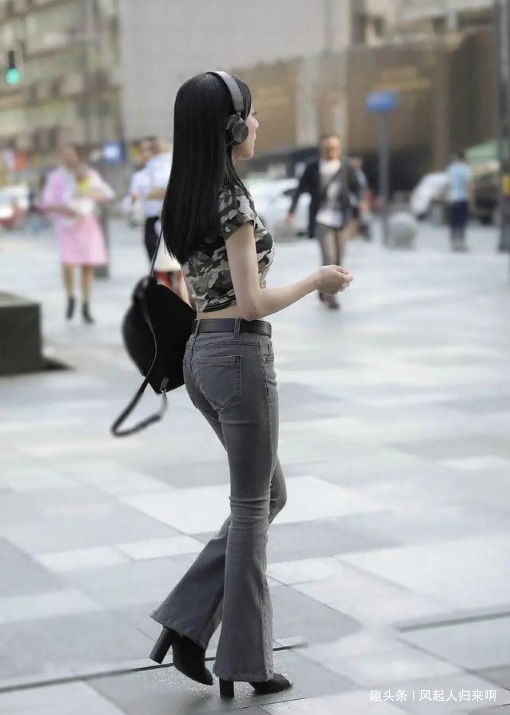 细腰 纤纤细腰的喇叭裤美女,站出了一个大大的“美”!