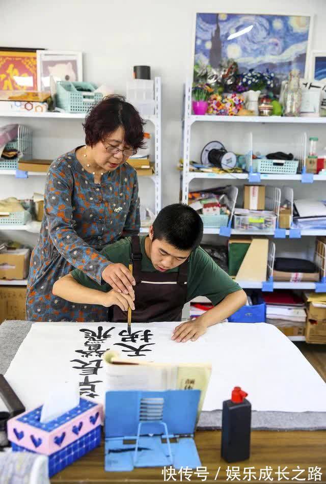 家长|星星小镇:一群自闭症家长的自我救赎