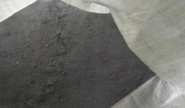 草木灰可以直接拌土用养花吗?