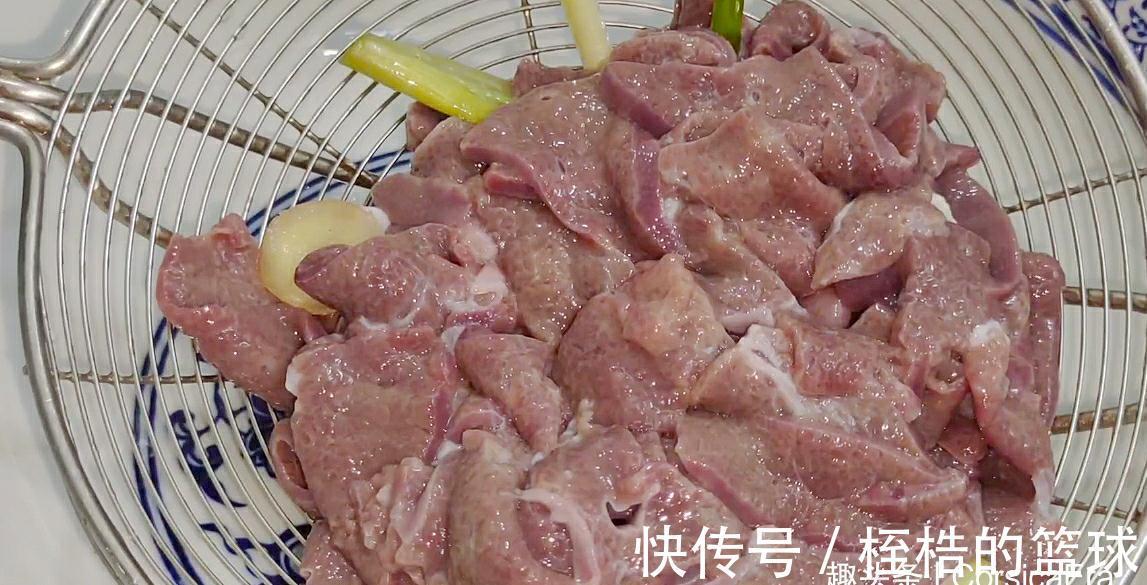 炒制|猪肝最忌用清水洗，等于吃毒素，教你正确做法，毒素自动跑出来