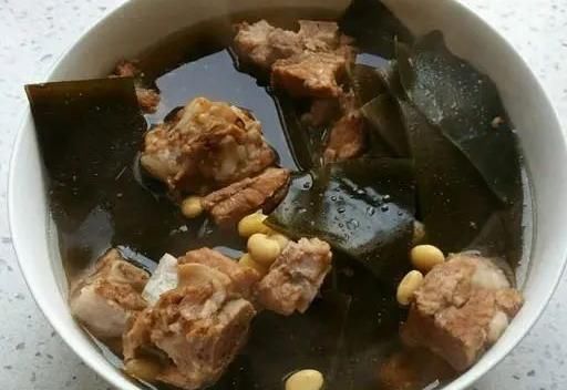 腿上若有4个表现，或在告诉你体内湿气重了，该祛湿了