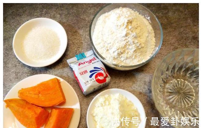 吃法|红薯改良新吃法,表面金黄松软香甜,一个平底锅就能做好