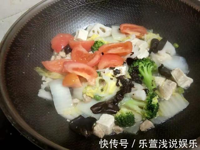 豌豆|家常大炖菜五:八种食物巧妙相聚一锅,看似复杂却简单如一