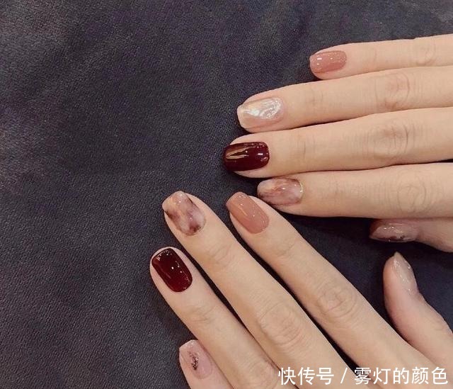 琥珀色|显白时髦,这几款美甲新年做起来,超出众