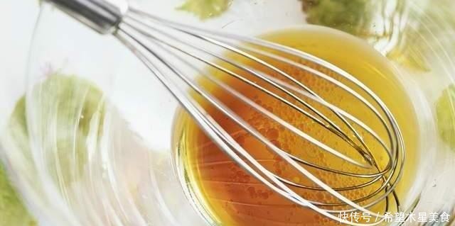 步骤|蒸鸡蛋羹时,要牢记4要点,掌握正确步骤,鸡蛋香软滑嫩无气孔