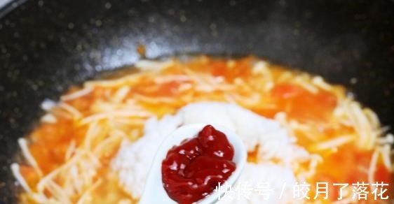 简单一炒十分钟就出锅，酸甜可口，不用担心剩米饭吃不完了！