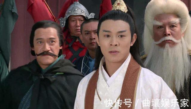 耶律渊如@《倚天屠龙记》中有失误写完后,金庸才发现这乞丐是多余的