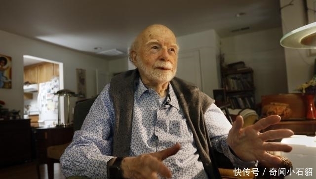 巴尔 科考船队员冒死记录:首颗氢弹爆炸,巨大橙色火球升起,17次巨响