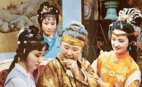 黛玉进入|红楼梦里有一奇女子,她从未露过面,却是“谋杀”黛玉的真凶