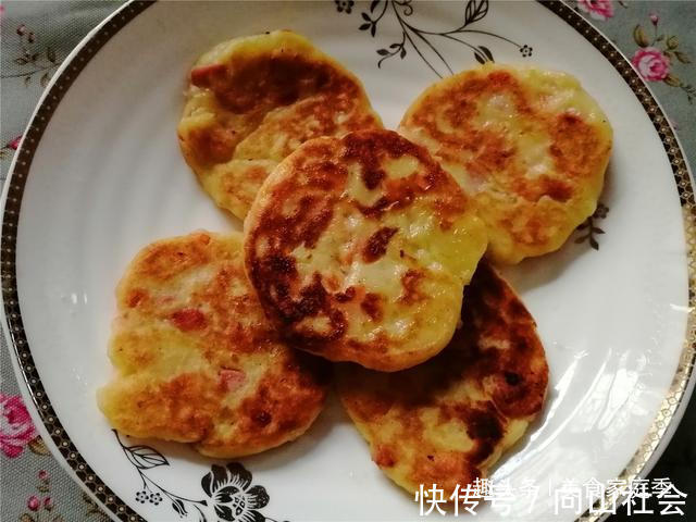 电饼铛|土豆别再炒着吃了，不加一滴水，做成土豆饼，外焦里嫩，特别好吃