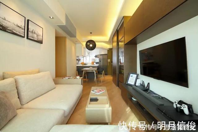 夫妻俩|93平夫妻俩住了10年,厨房几乎空无一物,进门还以为是重新买的房