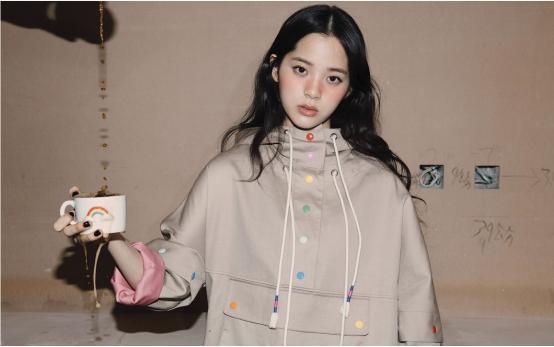 中国文化|有种字体叫欧阳娜娜体,横平竖直没一笔是弯的,连在一起很呆萌