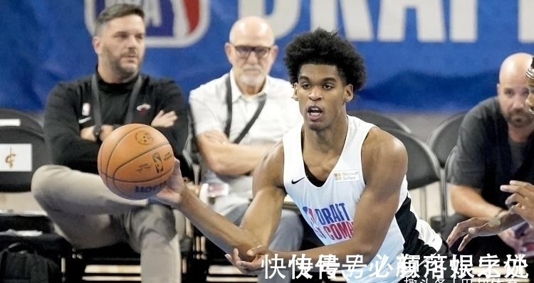 哈登|他必将成霍勒迪!斯通点名19岁哈登,火箭培养新第六人
