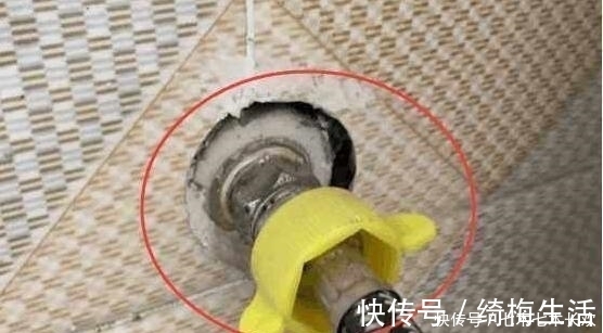 水电|装完水管发现瓷砖孔开的太难看，聪明老婆做个小改进，真是漂亮