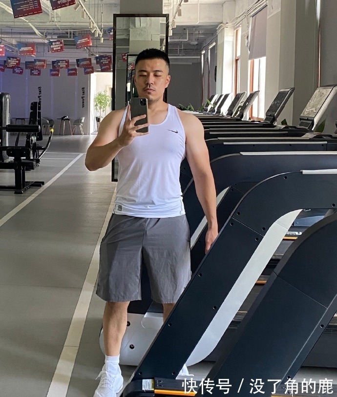 健身房|狮子座霸道肌肉爷们,老工科男,努力增肌,打造更强壮的身材!