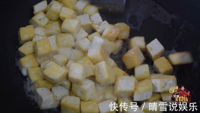 我家豆腐从不炖着吃,不煎不煮,做法很简单,好吃极了