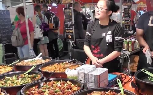 脆皮烤猪|土豪才能“任性”吃的3种街头小吃,随便买1斤,就是几天工资