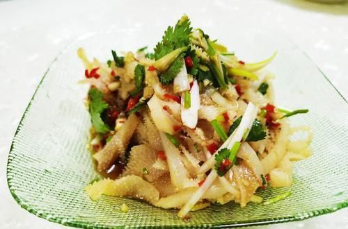 去朋友家吃饭，他媳妇随意做了8道菜，走时心想：下次不能再来了