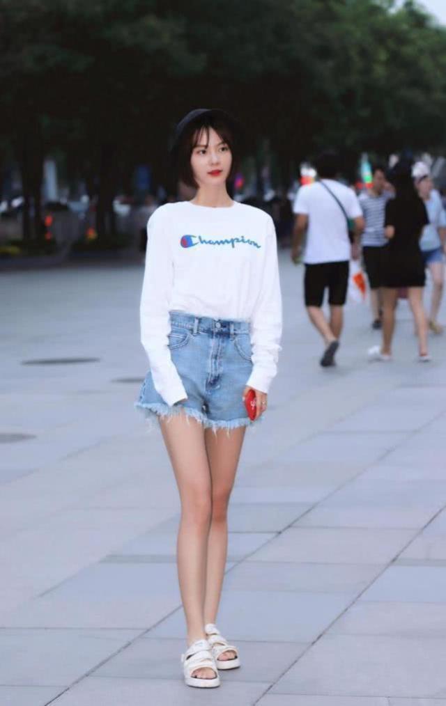 女人味|清新靓丽的短发美女,长袖搭配热裤,精美时尚又显大气