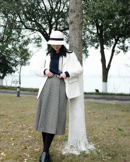 30+女人，穿衣最好选高雅“轻熟风”，减龄和格调，都恰到好处