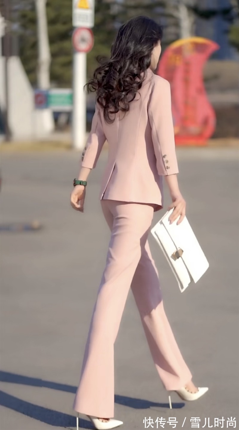 职业套装 时尚职业套装搭高跟鞋,简直太nice了,时尚显瘦不失女人味