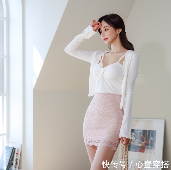 时尚|女神孙允珠时尚搭配：玛丽童话樱桃露珠优雅小开衫