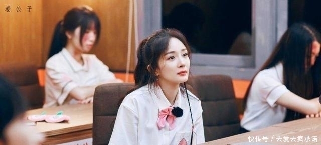 杨幂密室狂撒娇,甜到被NPC温柔对待,一旁邓伦的眼神绝了