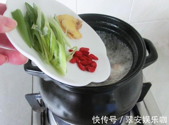 不管炖肉还是炖排骨，记住“3不要”，汤鲜肉香味道十足，没腥味