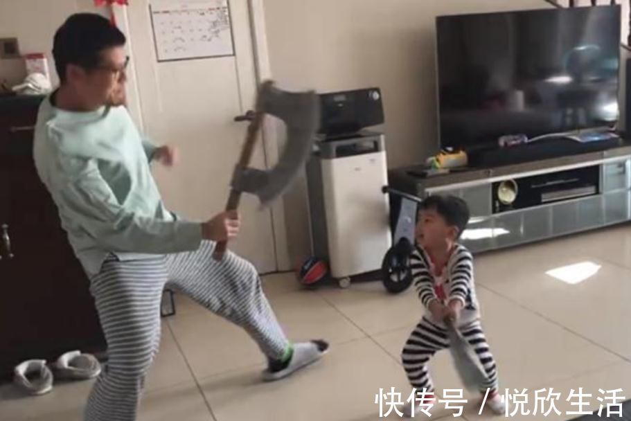 琪琪|爸爸带娃全程鼾声如雷,宝宝当面哭闹也叫不醒,网友:活着就好