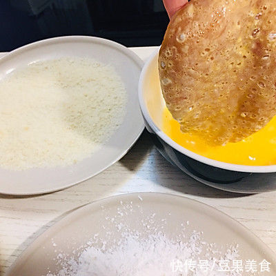 做香酥炸鸡排时,记住这几招,绝对美味