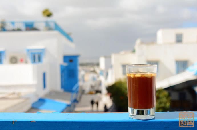 春雪|非洲最梦幻蓝白小镇，在草席咖啡馆抽水烟喝甜茶，这里的惬意不输圣托里尼