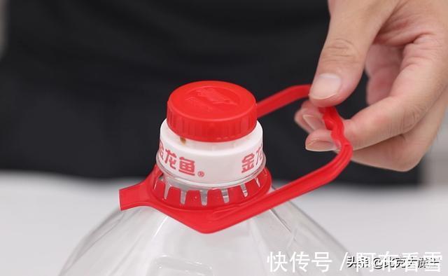 厨房|油桶提手我都要留着,放厨房和卫生间作用超棒,解决家里烦恼事